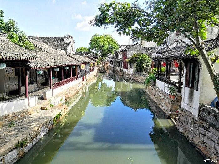 墨西哥首都恢复斗牛活动 遭反对者强烈抗议